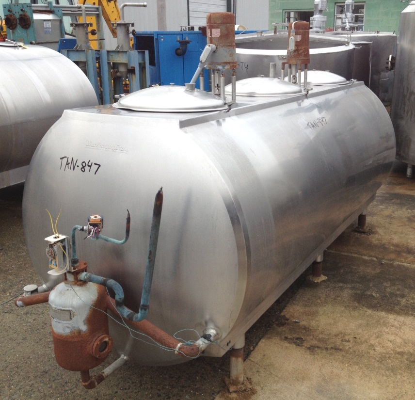 600 Gallon used Mojonnier Stainless Steel Tank with (2) Vertical Agitators and insulated refrigeration jacket.  Model 600VC.  S/N 11610. Overall dimension approx. 4' w  x 11' lgth. x 5'8